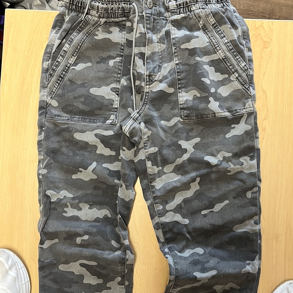 Never worn. American Eagle army print cargo pants